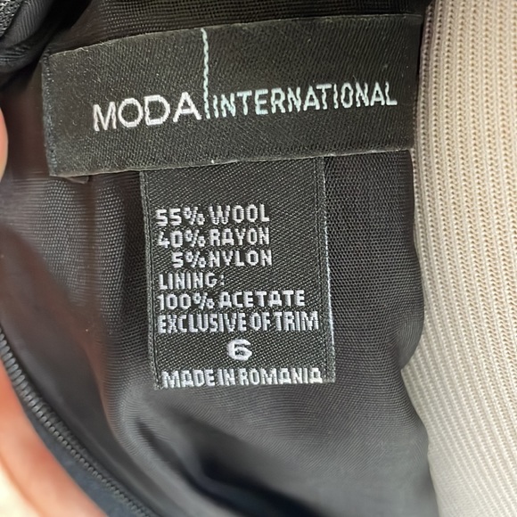 PERFECT DRESS! Ribbed neck, fully lined w small slit in back - Picture 8 of 8